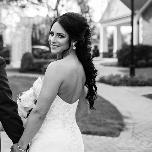 Hello, I’m Devon! Click see all listing to shop! - Picture 1 of 6